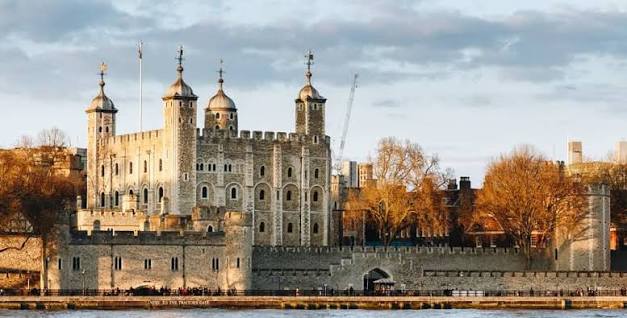 Paket Tour Murah London Tower Bridge Big Ben Buckingham Palace Christmas England.