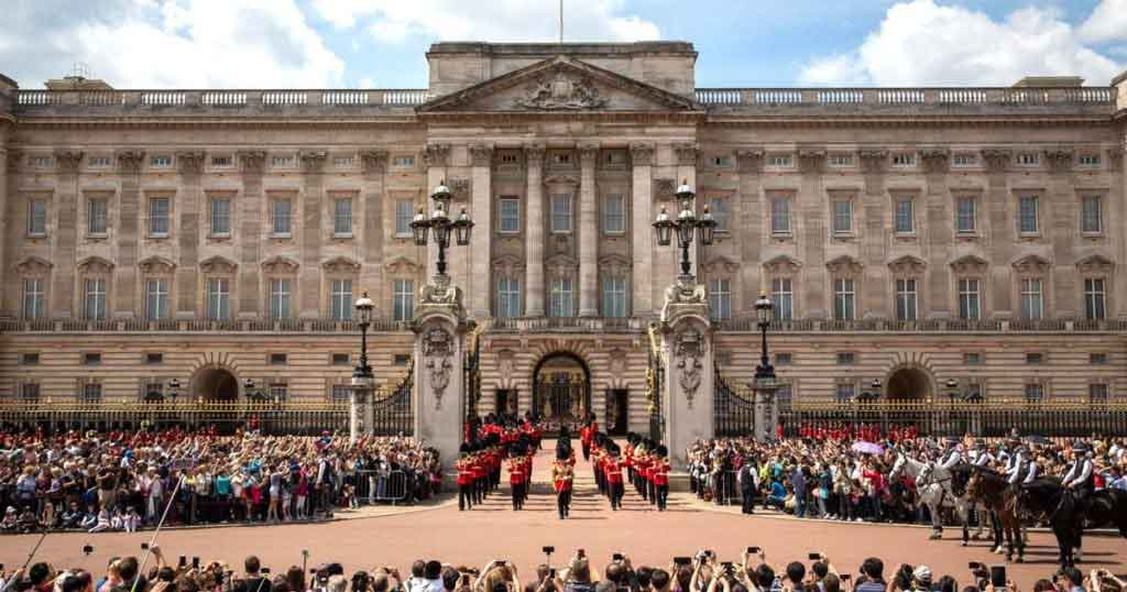 Paket Tour Murah London Tower Bridge Big Ben Buckingham Palace Christmas England.